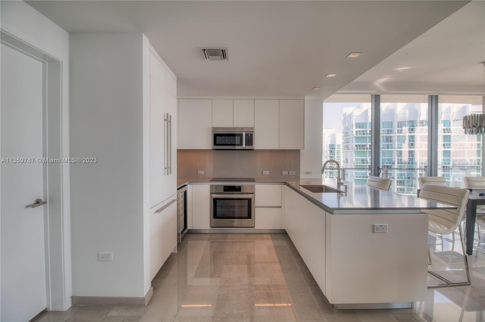 68 SE 6th St Unit: 3311