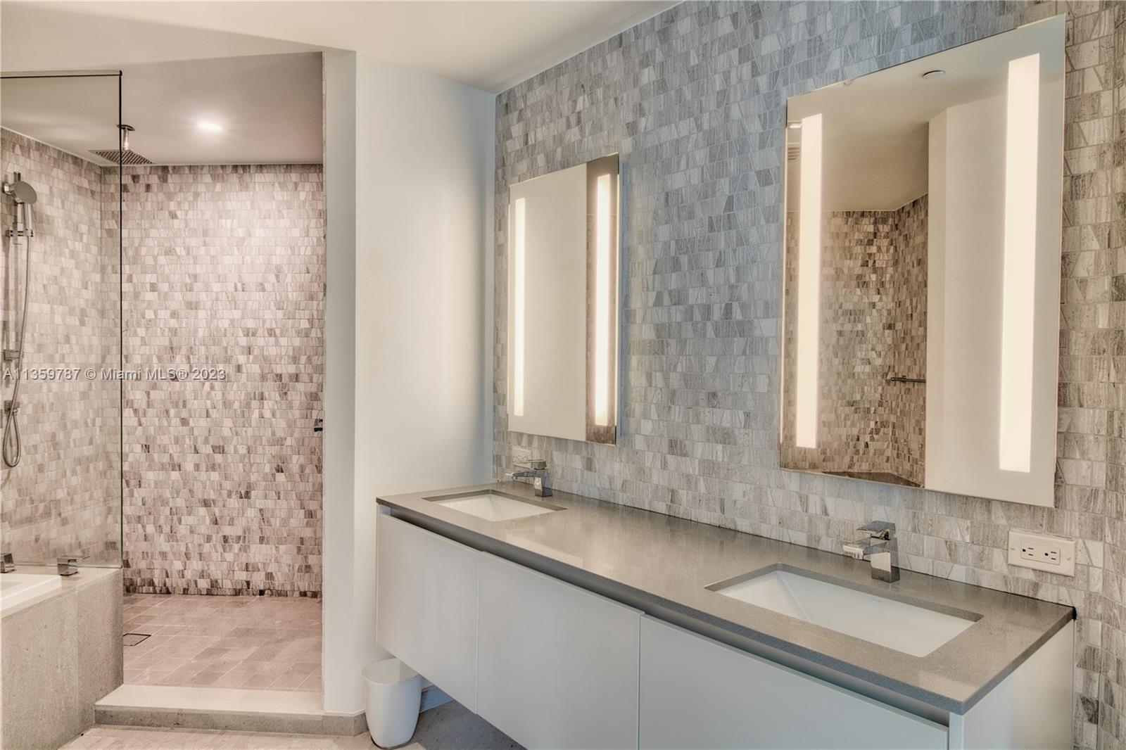 68 SE 6th St Unit: 3311