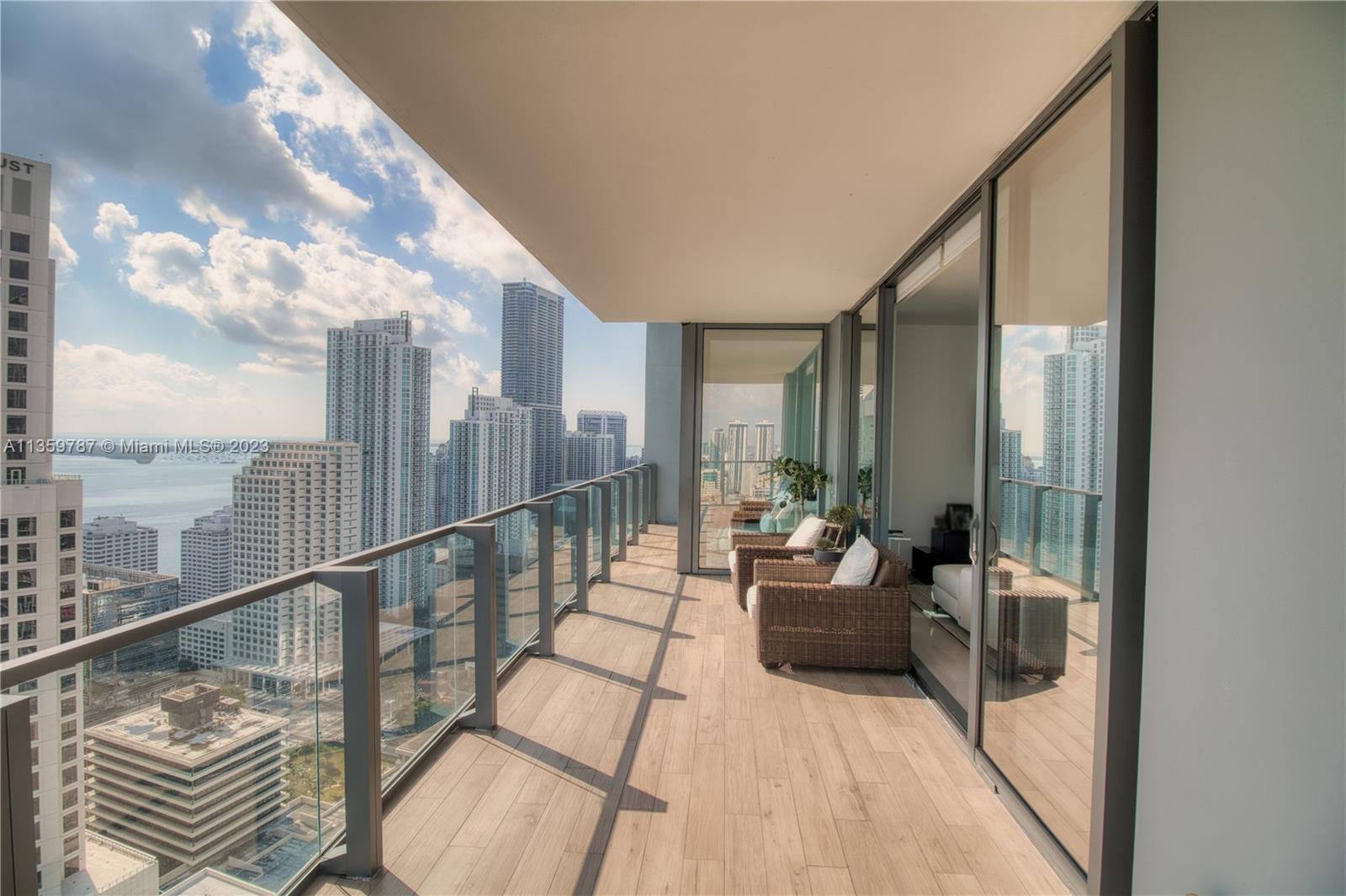 68 SE 6th St Unit: 3311