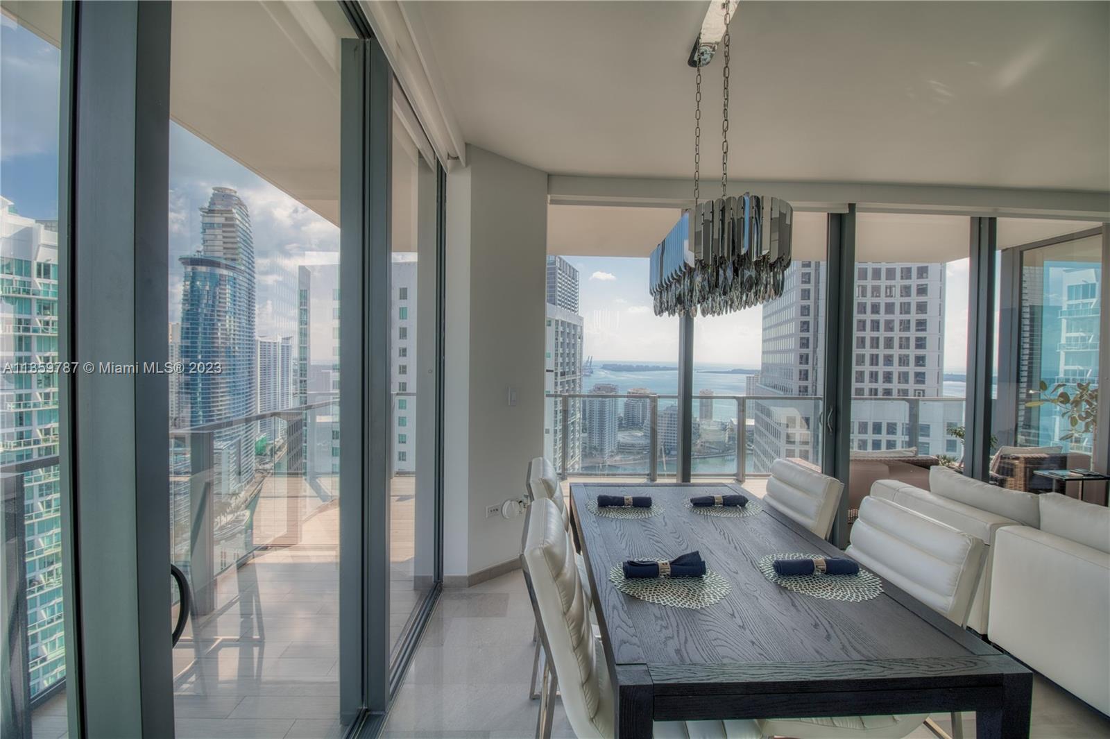 68 SE 6th St Unit: 3311