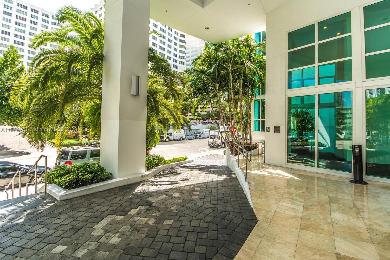 951 Brickell Ave Unit: 2902