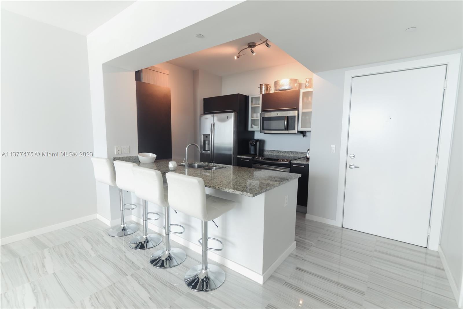 951 Brickell Ave Unit: 2902