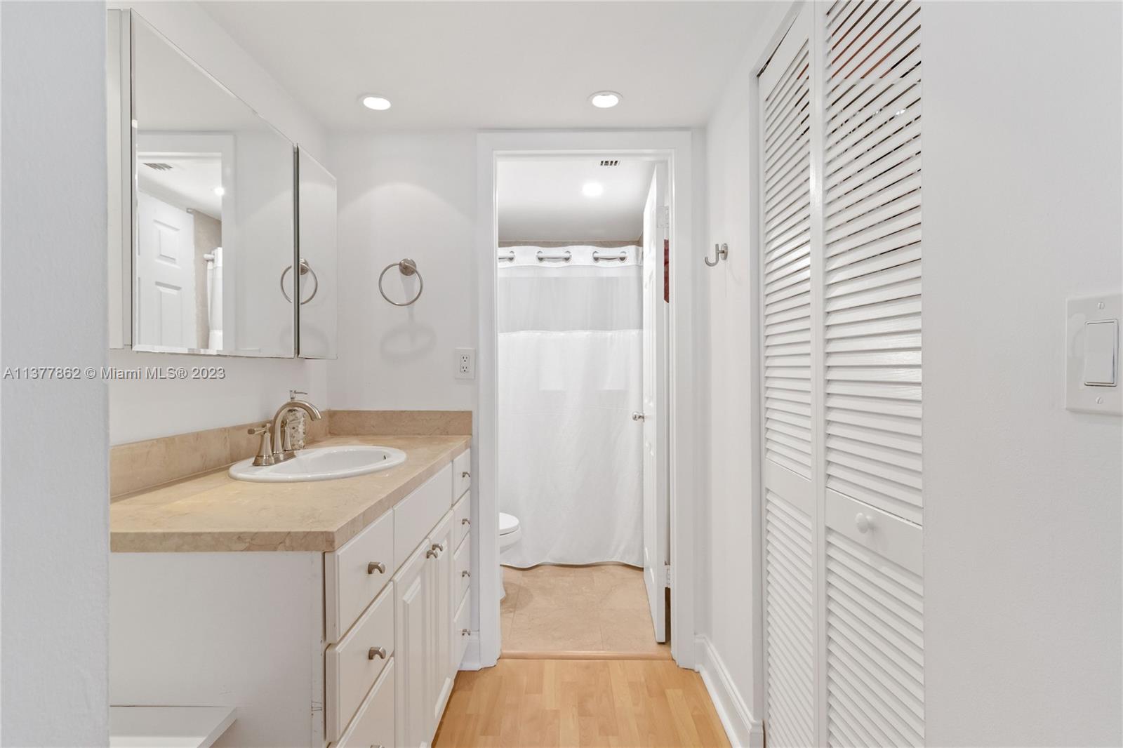 1915 Brickell Ave Unit: 1402