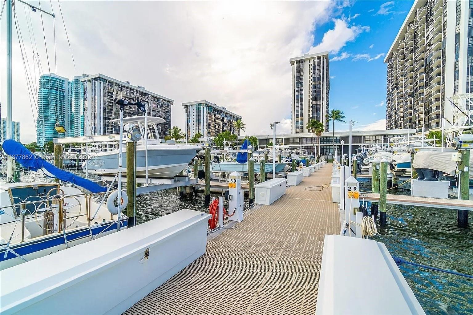 1915 Brickell Ave Unit: 1402