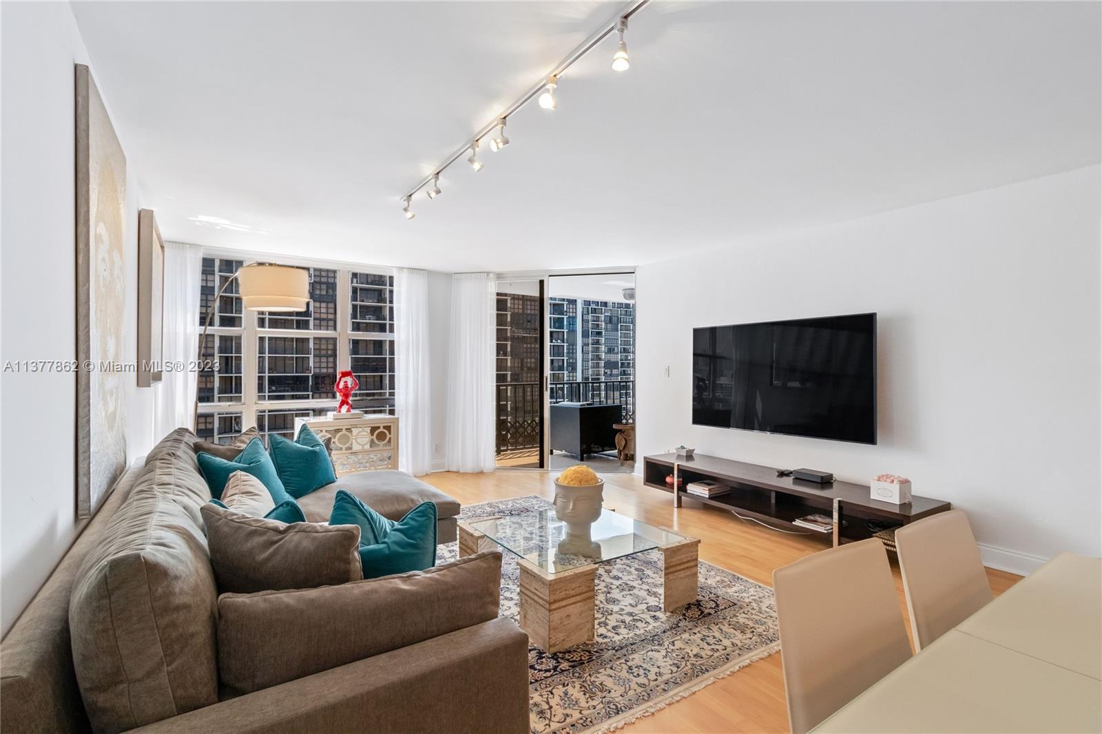 1915 Brickell Ave Unit: 1402