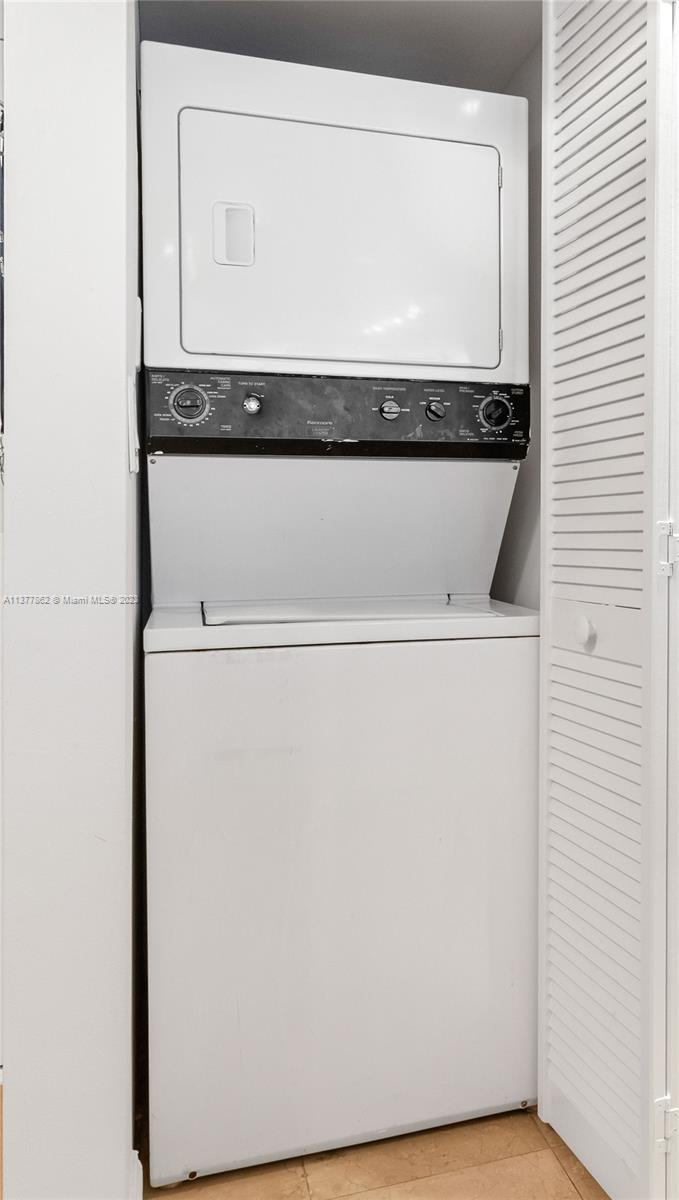 1915 Brickell Ave Unit: 1402
