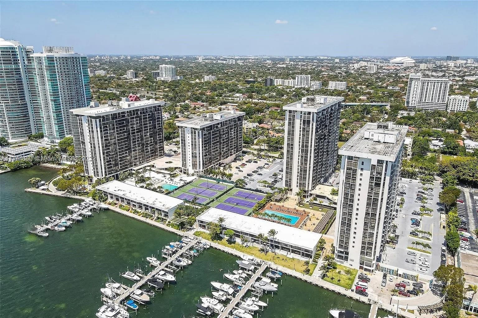 1915 Brickell Ave Unit: 1402