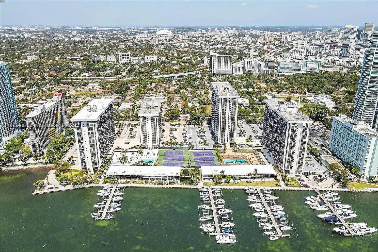 1915 Brickell Ave Unit: 1402