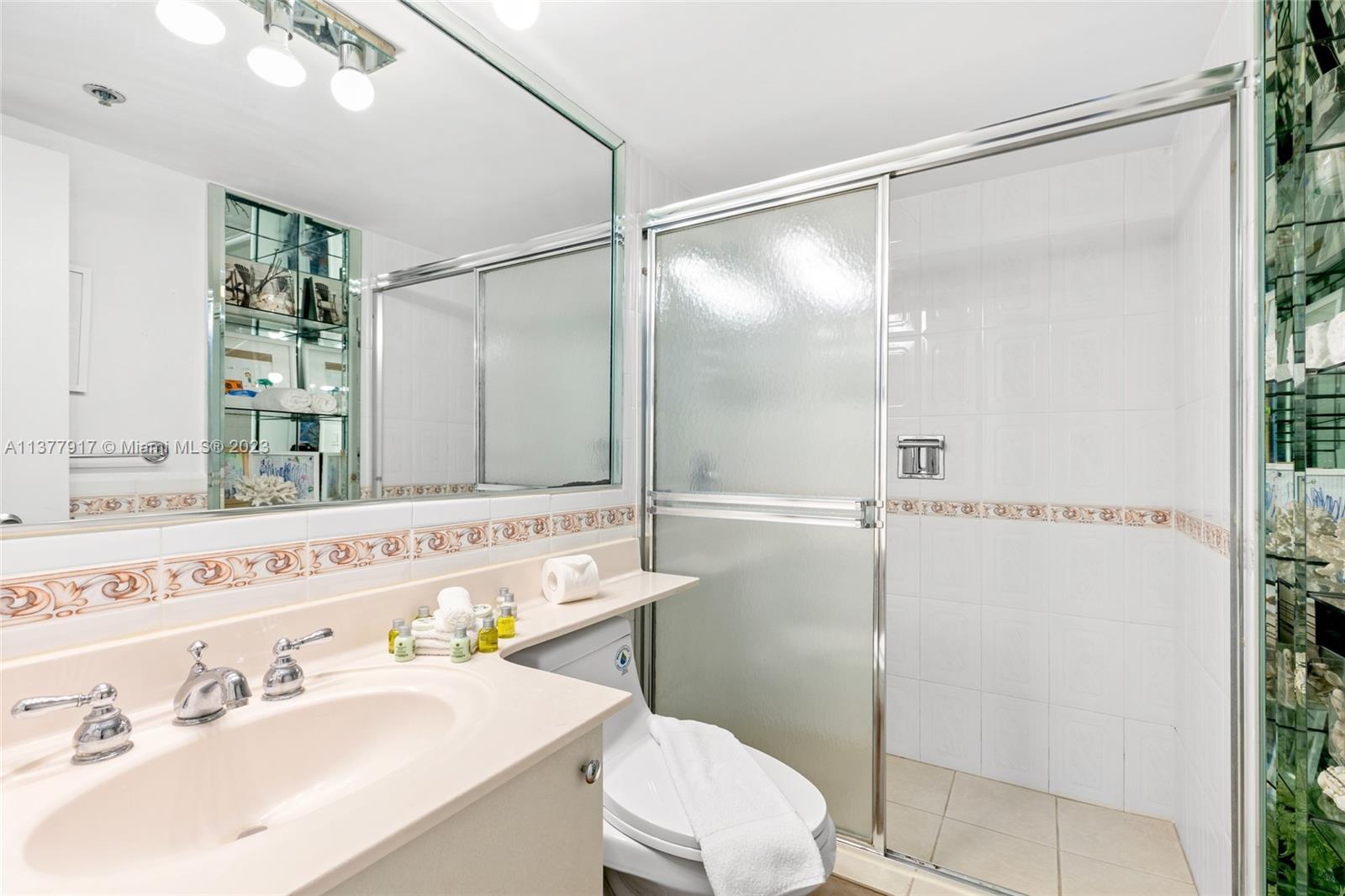 5225 Collins Ave # 503