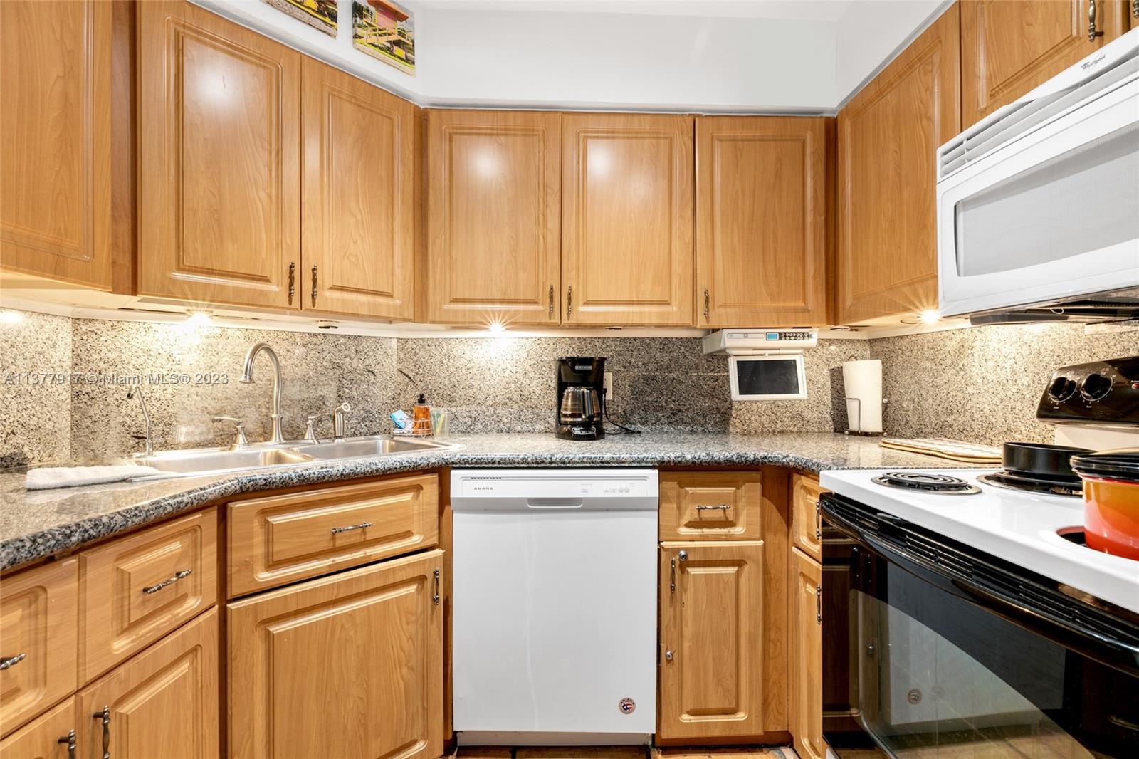 5225 Collins Ave # 503