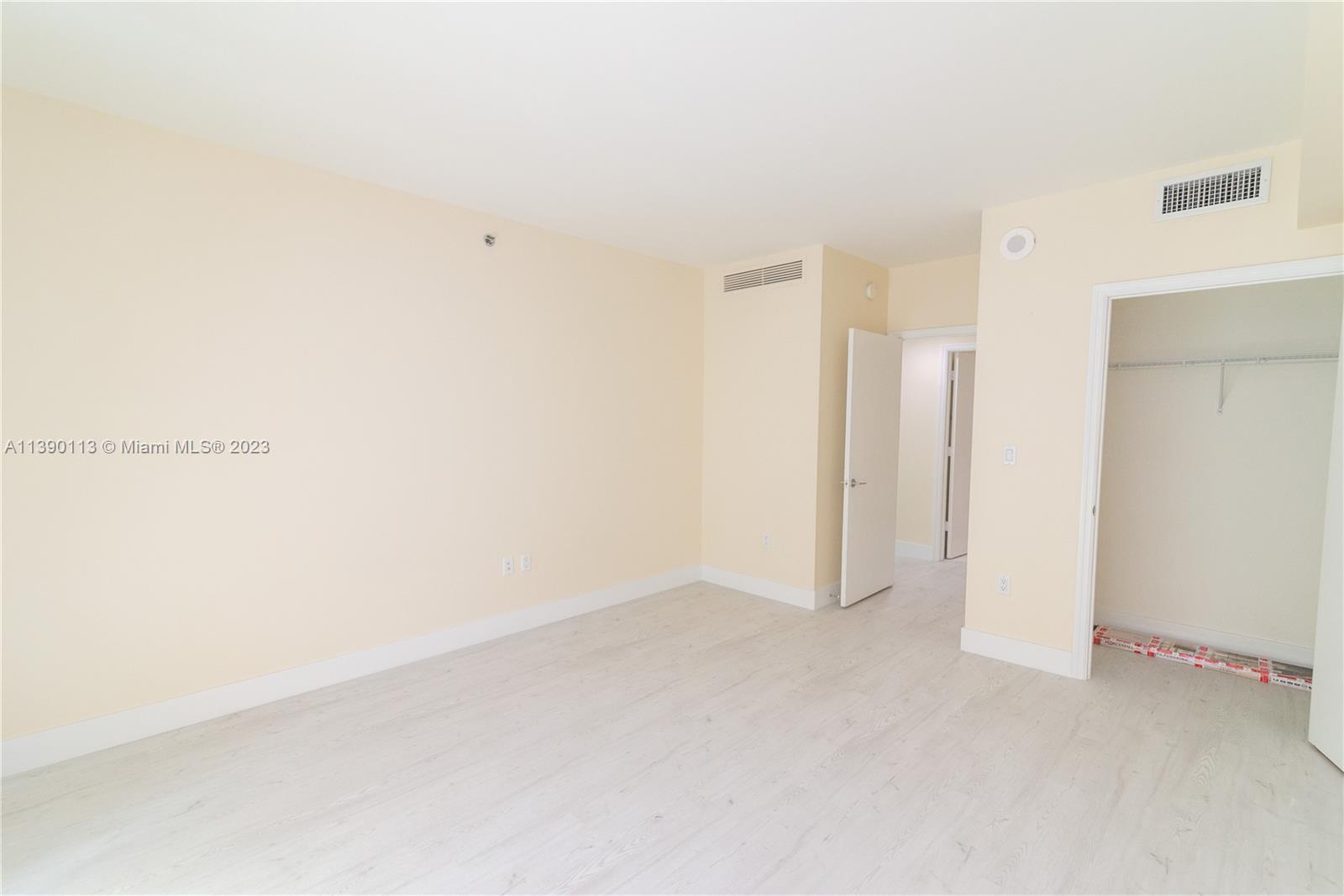 500 Brickell Ave Unit: 3908