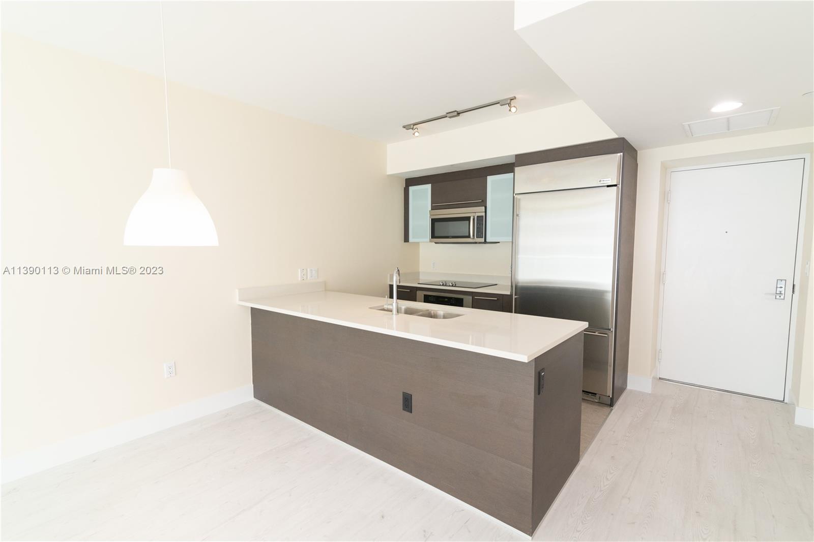 500 Brickell Ave Unit: 3908