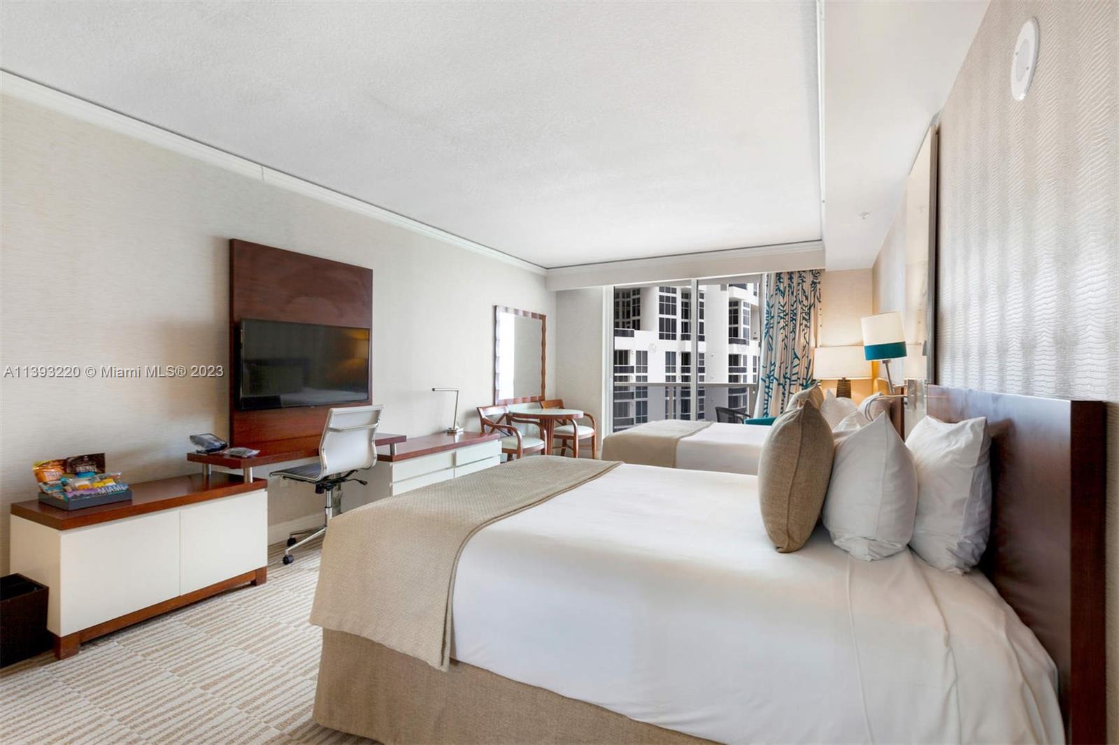 18001 Collins Ave # 1606