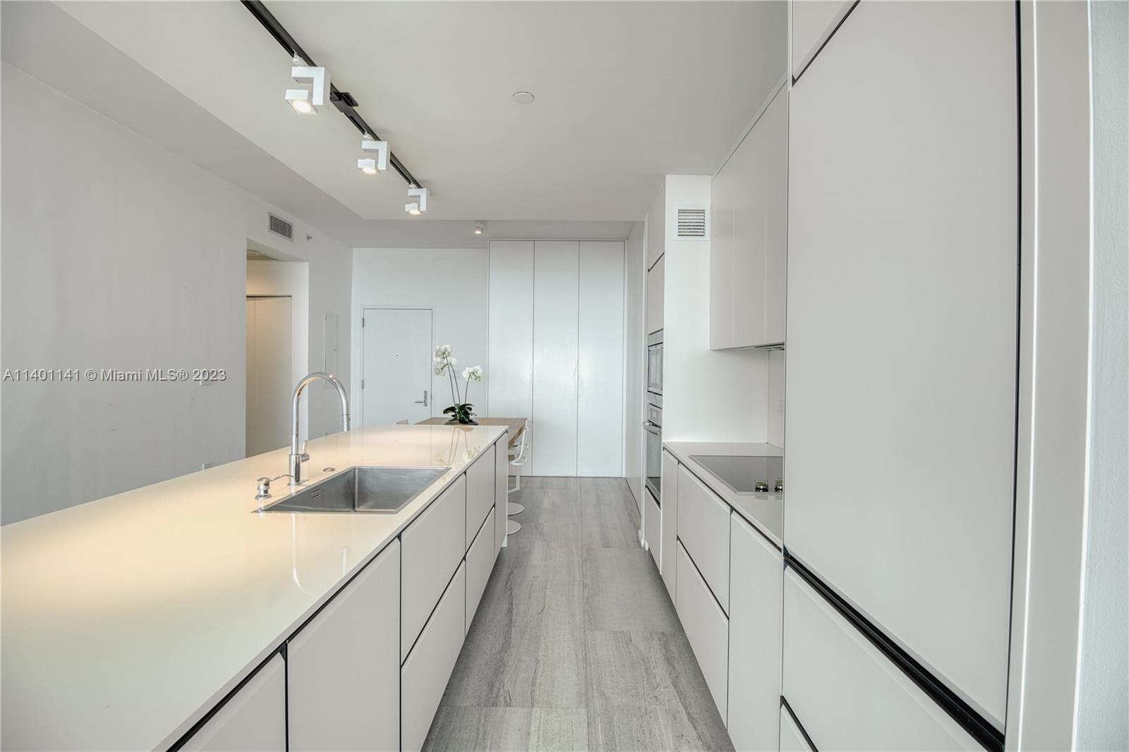 900 Biscayne Blvd Unit: 5605