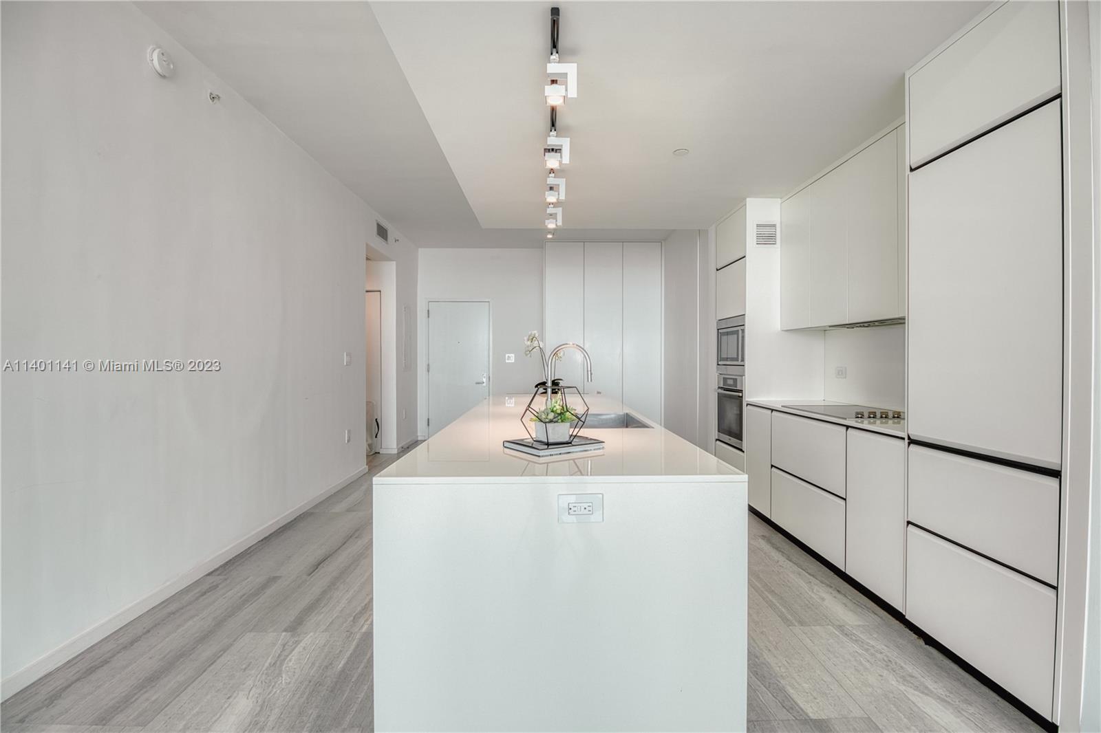 900 Biscayne Blvd Unit: 5605