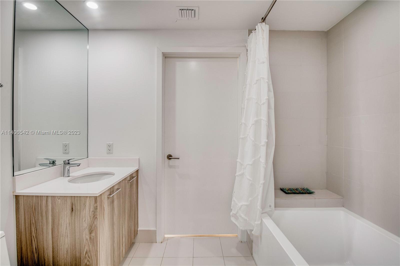 501 NE 31st St Unit: 610