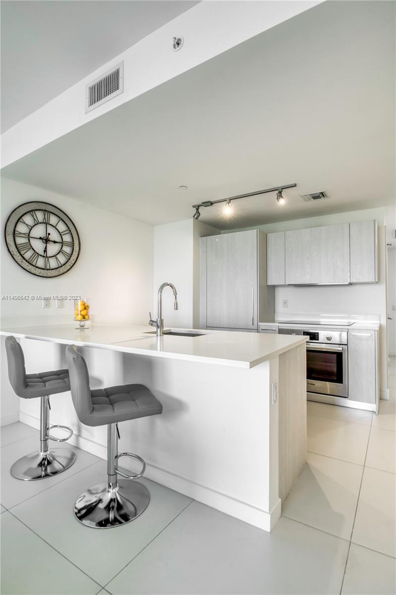 501 NE 31st St Unit: 610