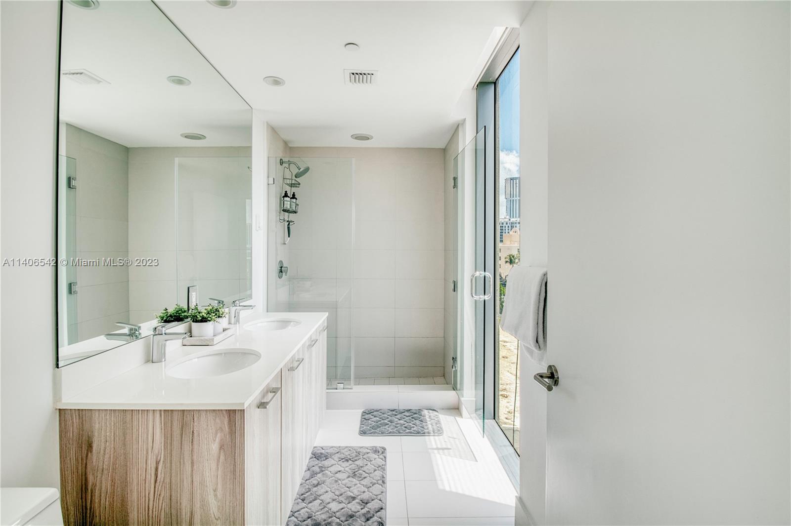 501 NE 31st St Unit: 610