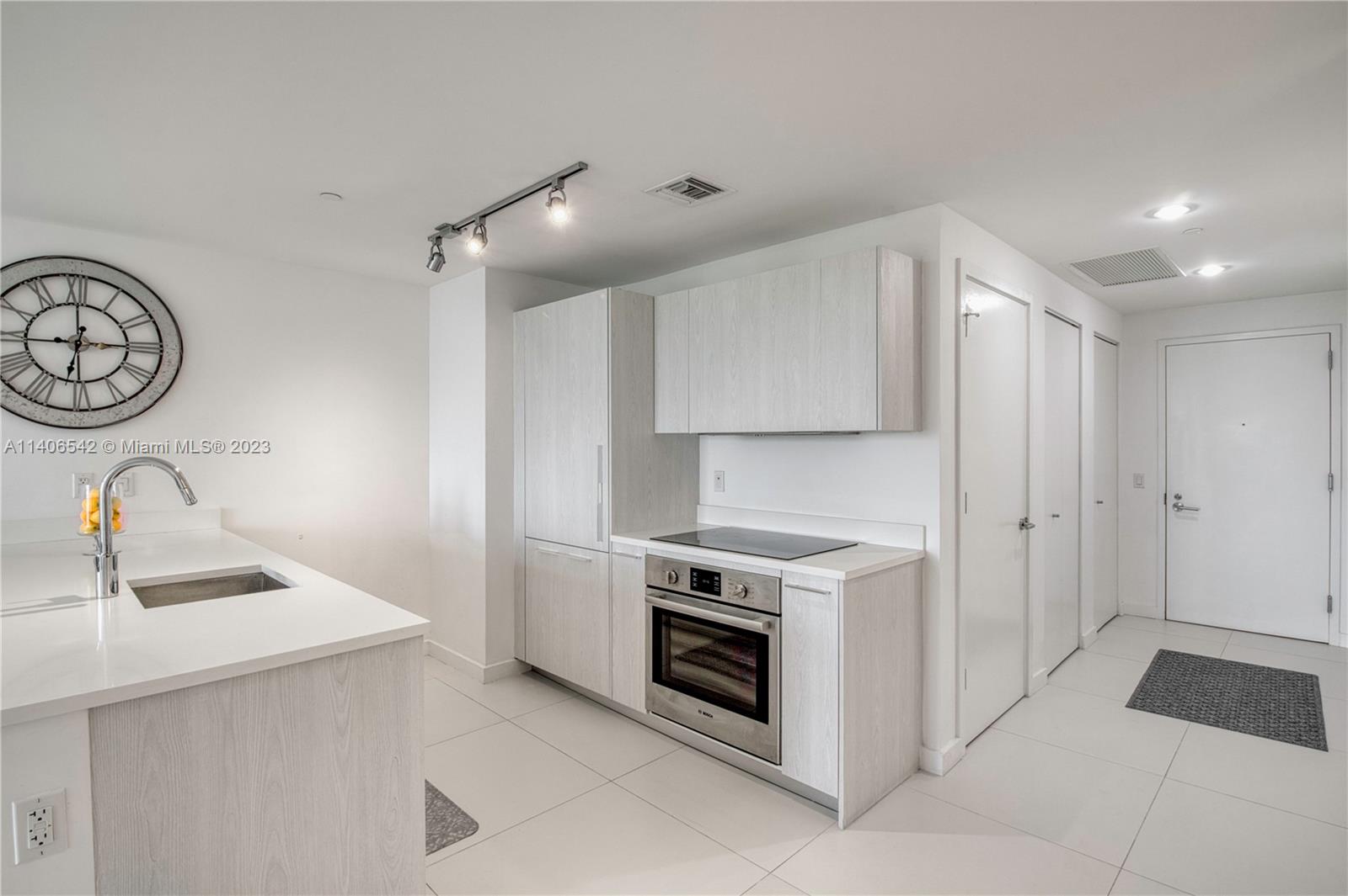 501 NE 31st St Unit: 610