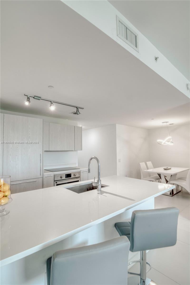 501 NE 31st St Unit: 610