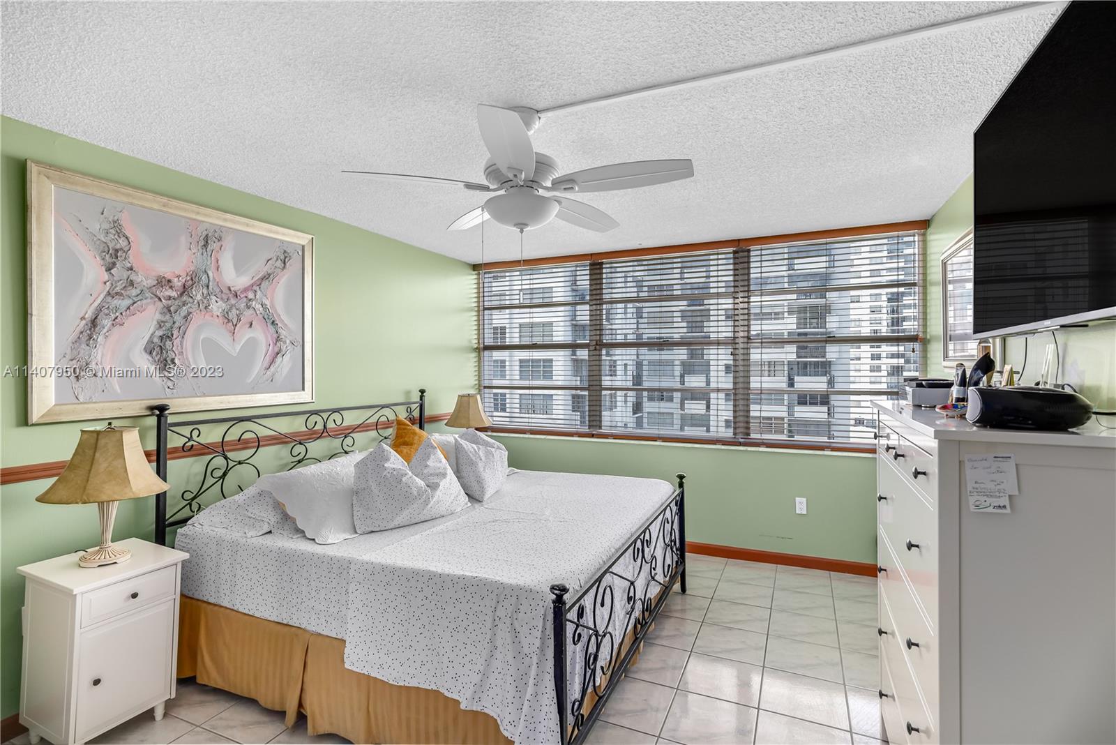 18061 Biscayne Blvd # 702