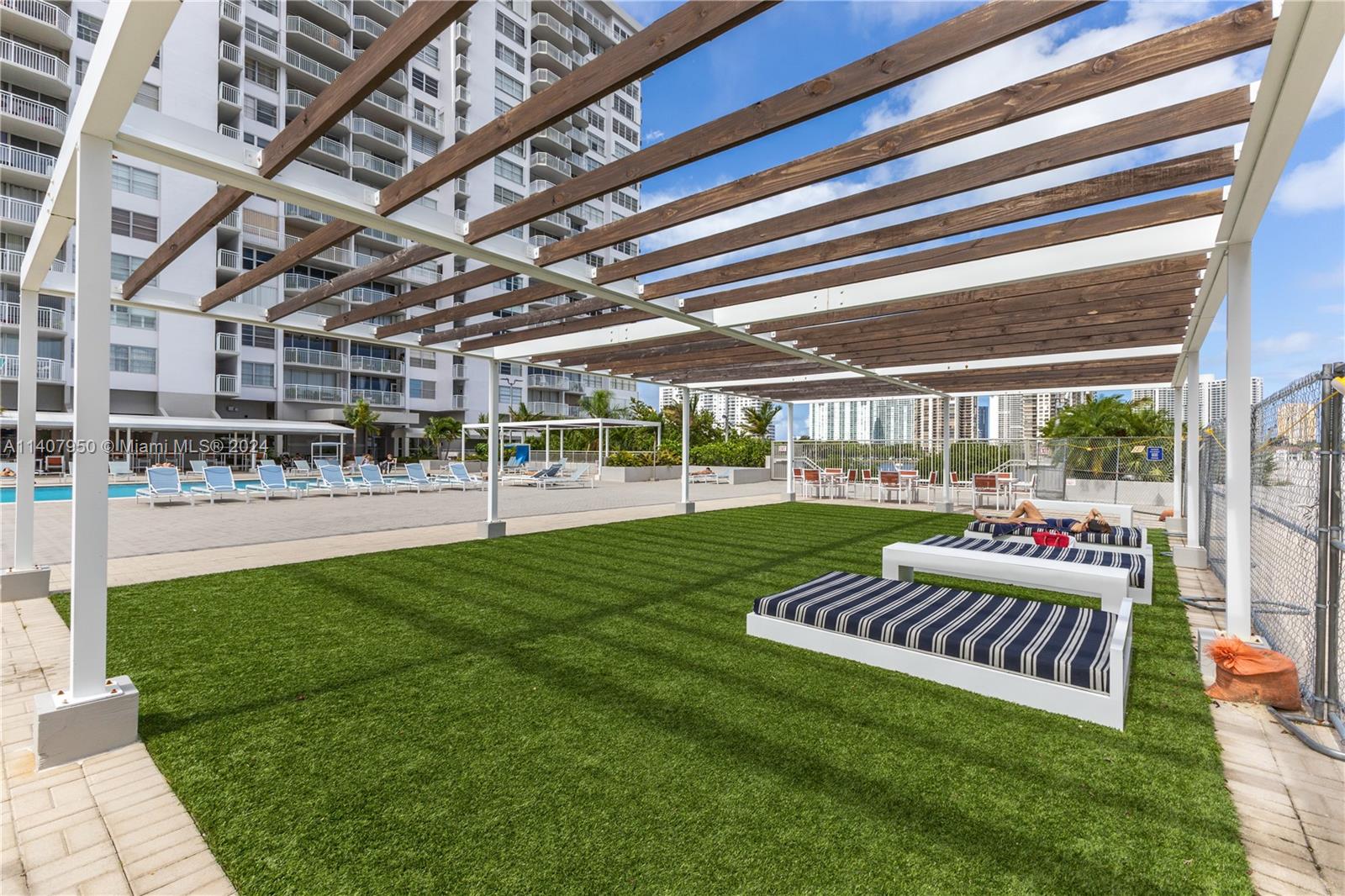 18061 Biscayne Blvd # 702