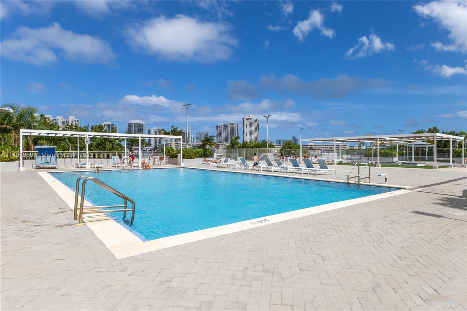 18061 Biscayne Blvd # 702