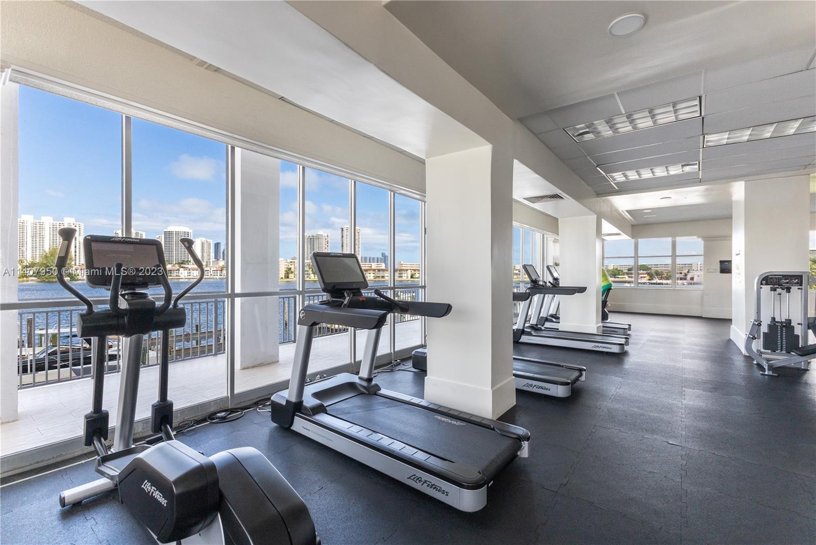 18061 Biscayne Blvd # 702