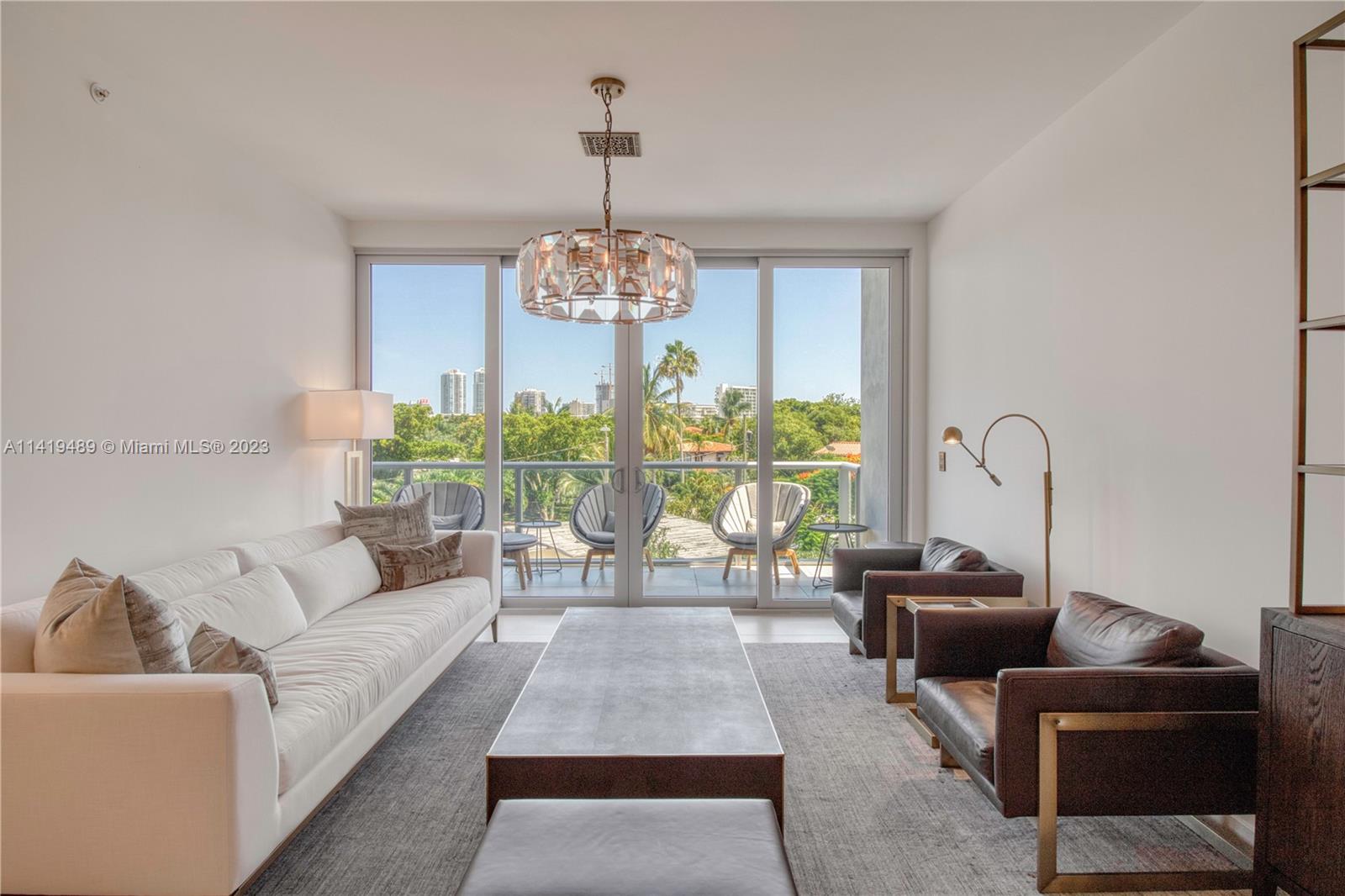 529 SW 11th St Unit: PH302