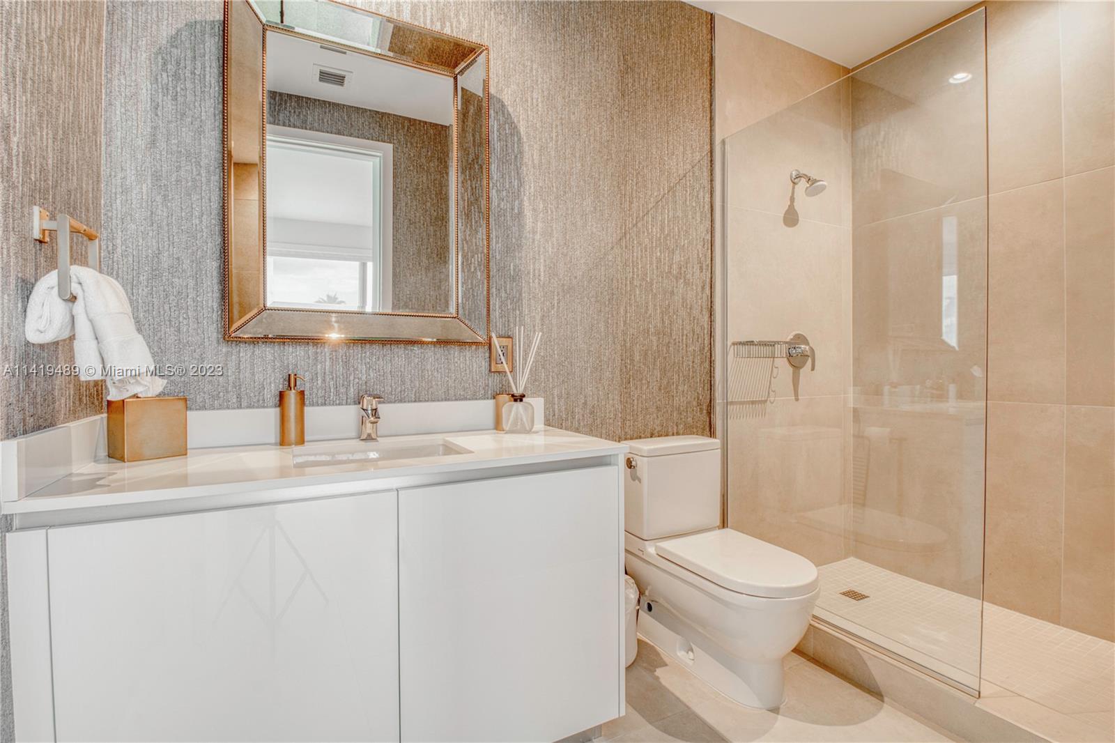 529 SW 11th St Unit: PH302