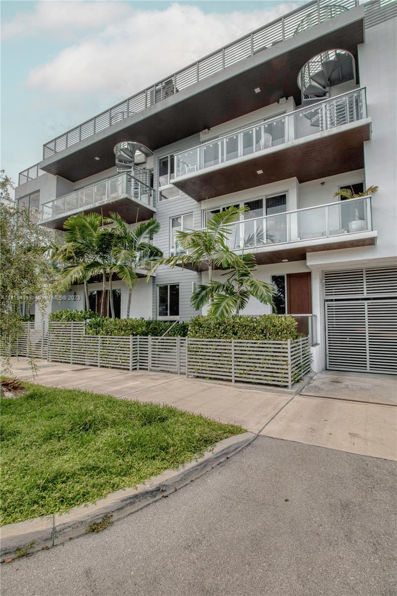 529 SW 11th St Unit: PH302