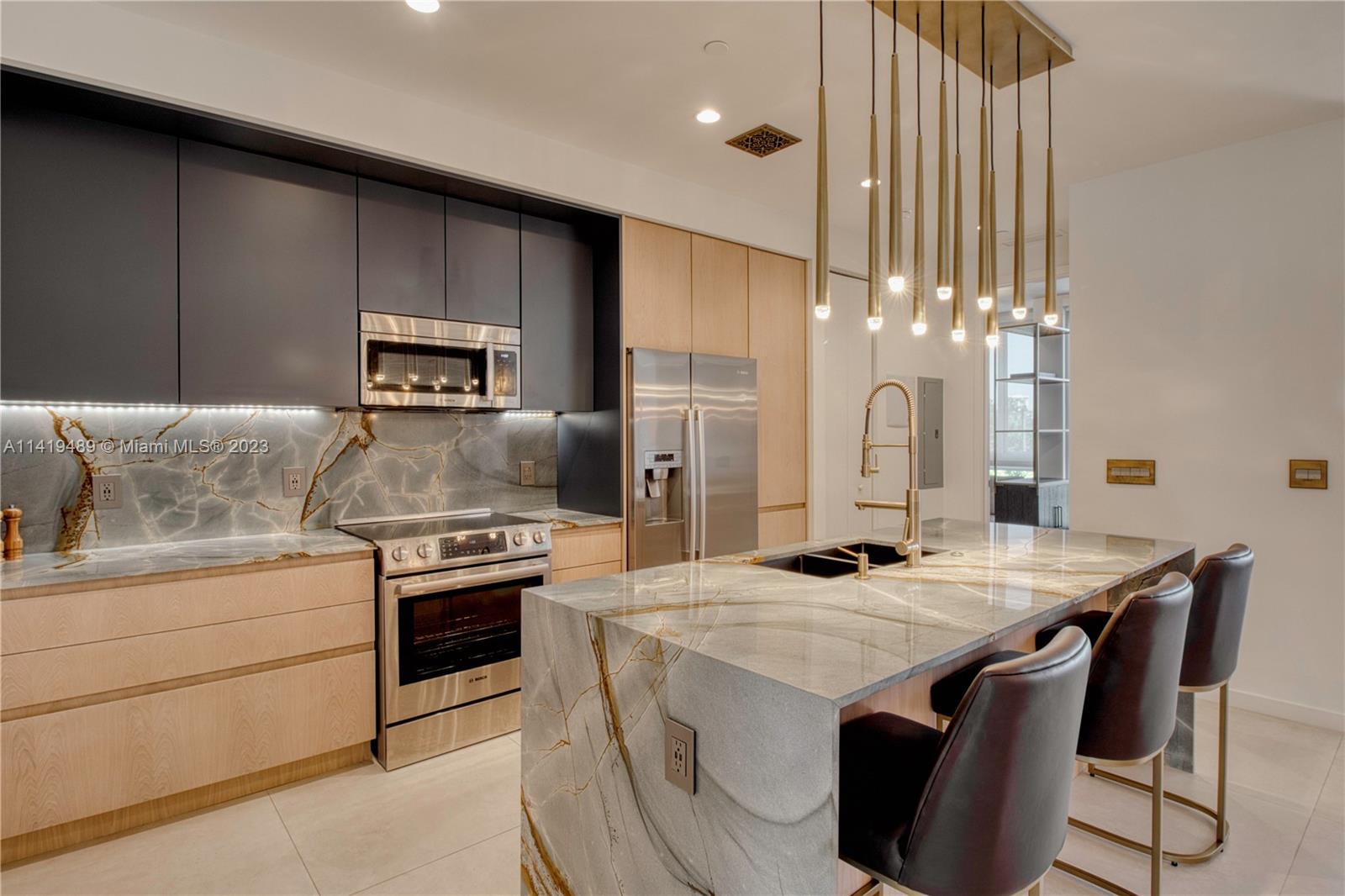 529 SW 11th St Unit: PH302