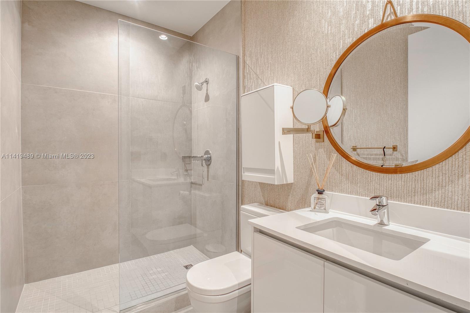 529 SW 11th St Unit: PH302