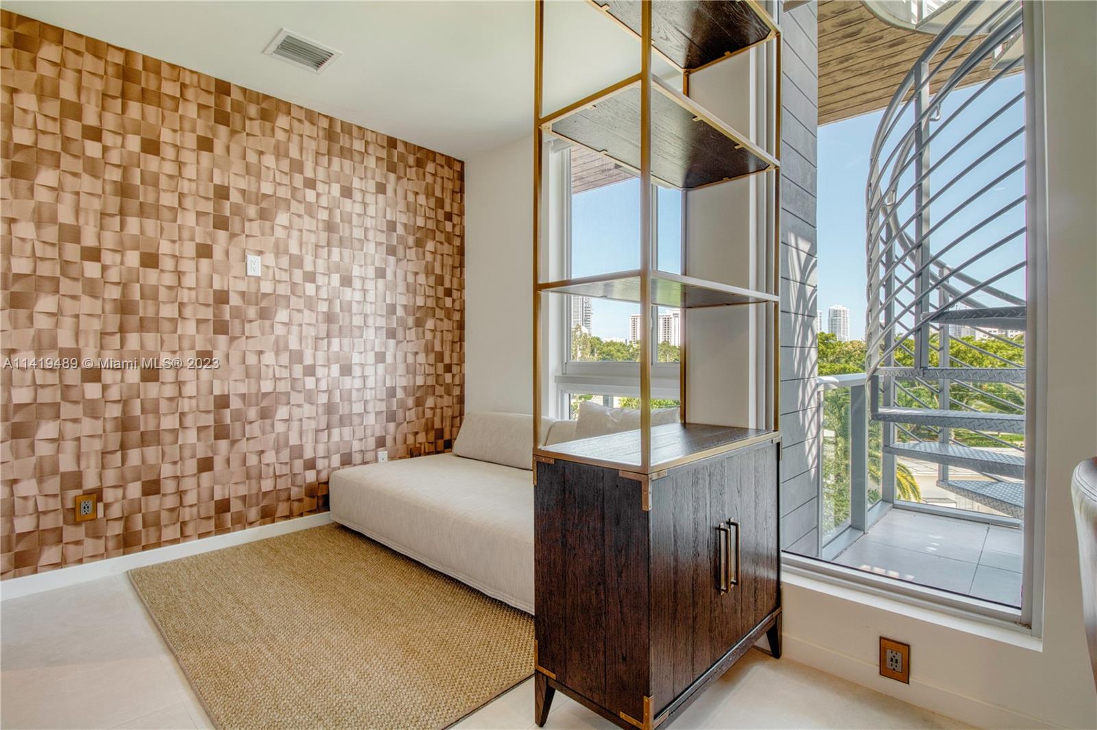 529 SW 11th St Unit: PH302