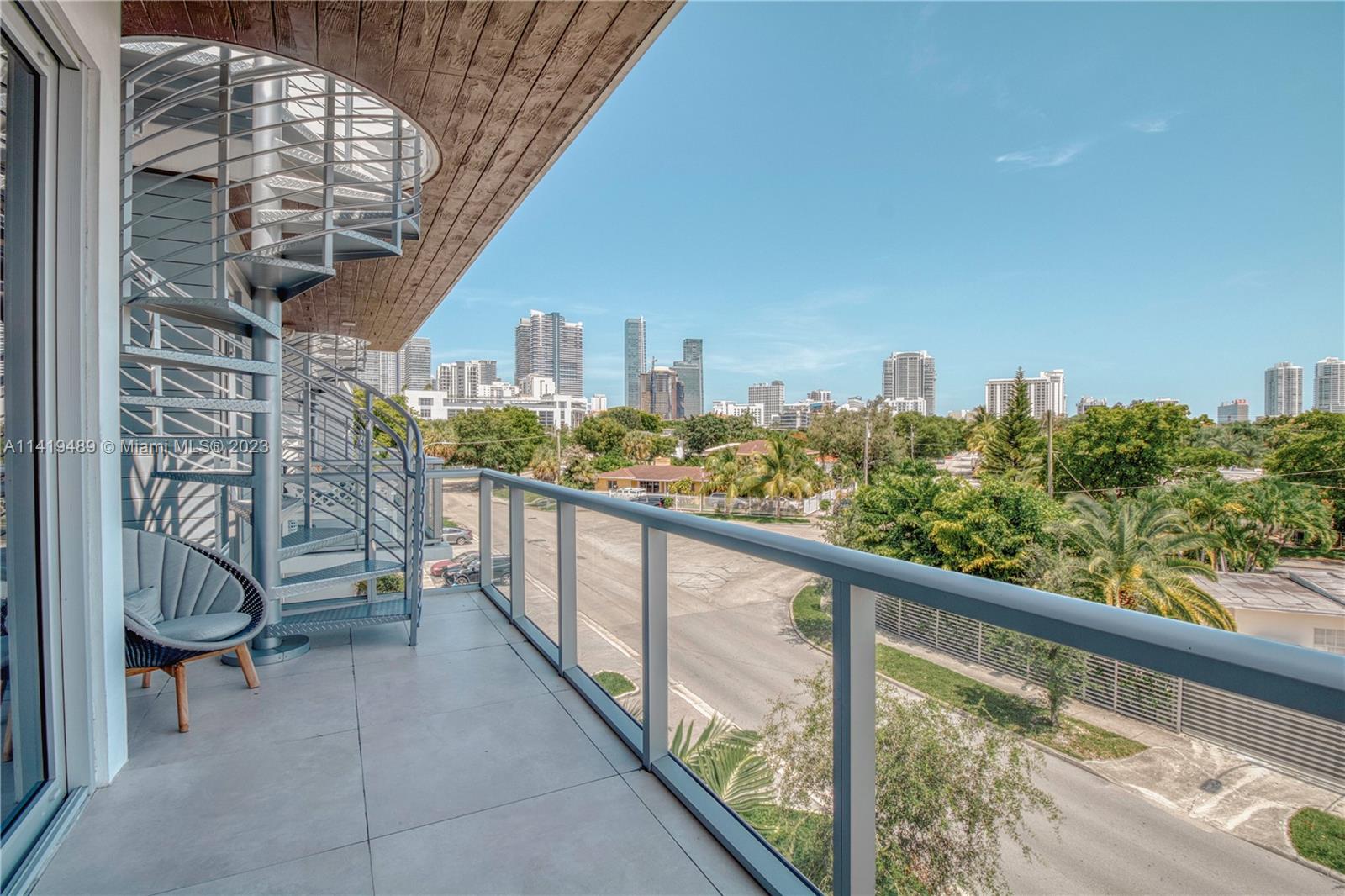 529 SW 11th St Unit: PH302