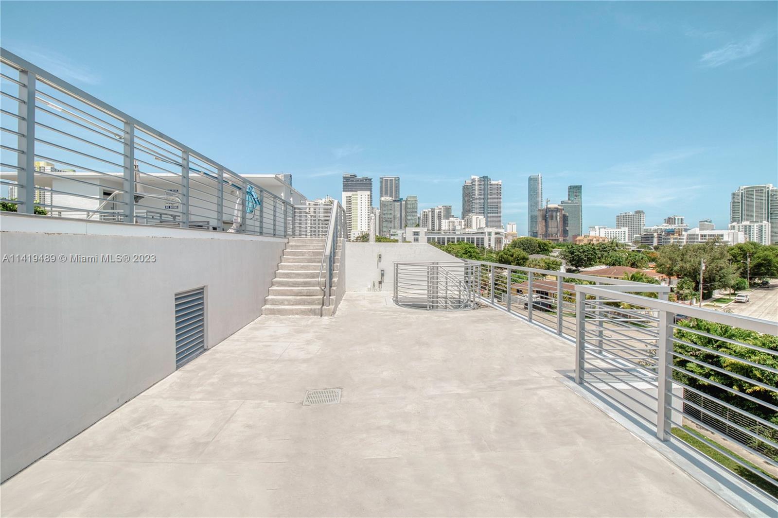 529 SW 11th St Unit: PH302