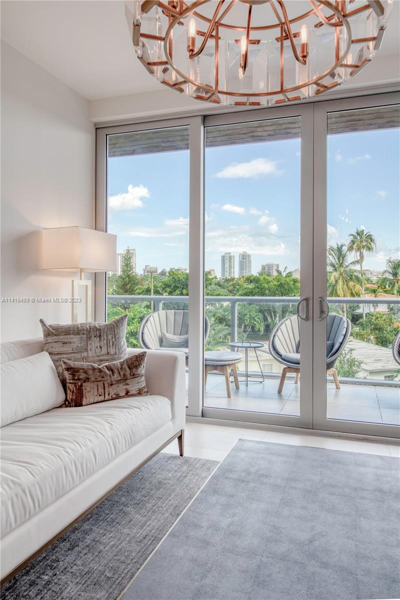 529 SW 11th St Unit: PH302