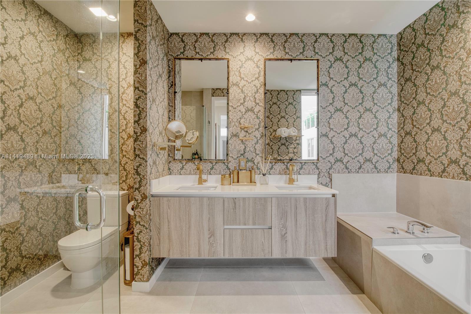 529 SW 11th St Unit: PH302