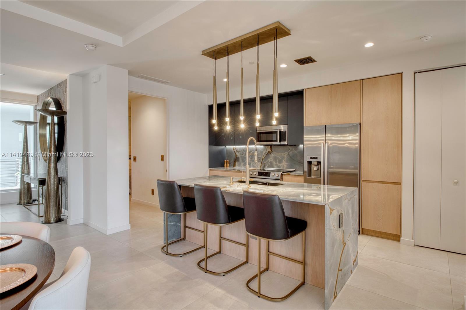 529 SW 11th St Unit: PH302