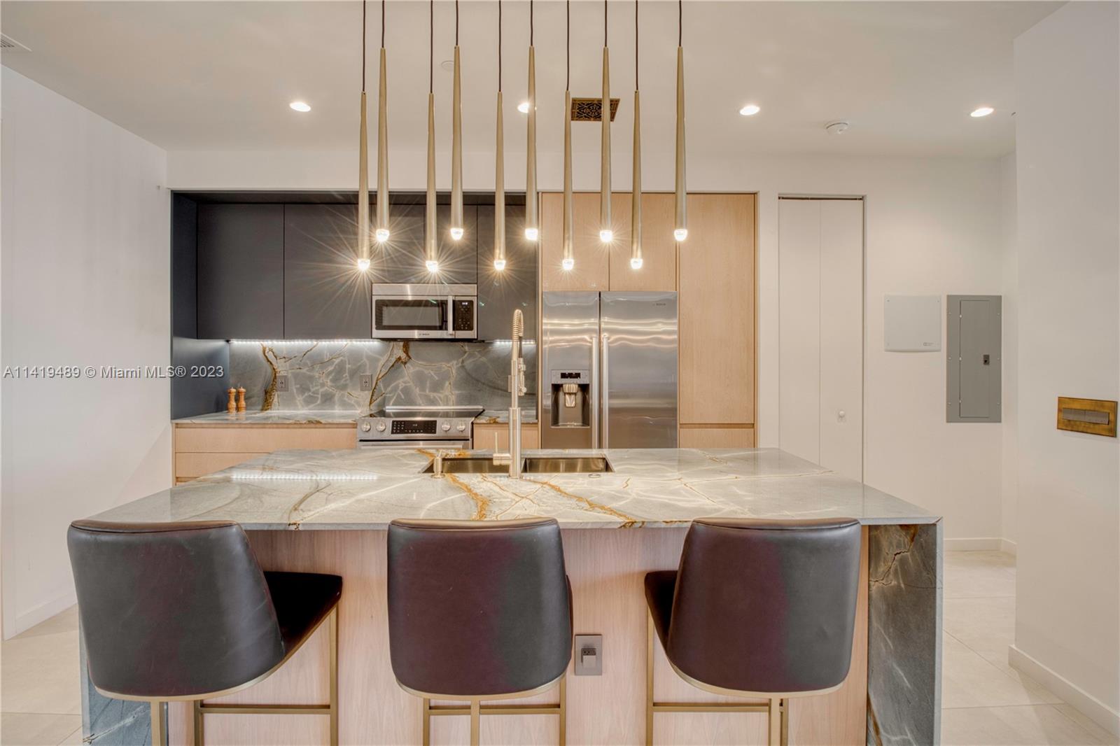 529 SW 11th St Unit: PH302