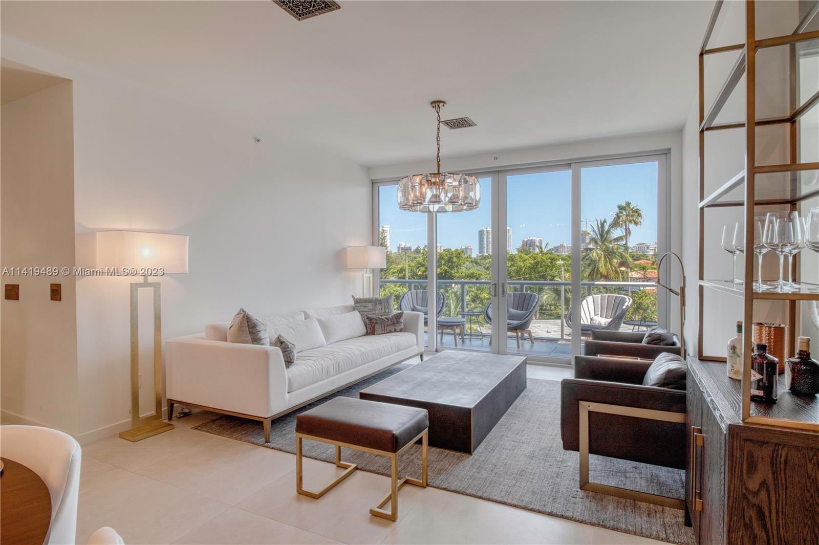 529 SW 11th St Unit: PH302