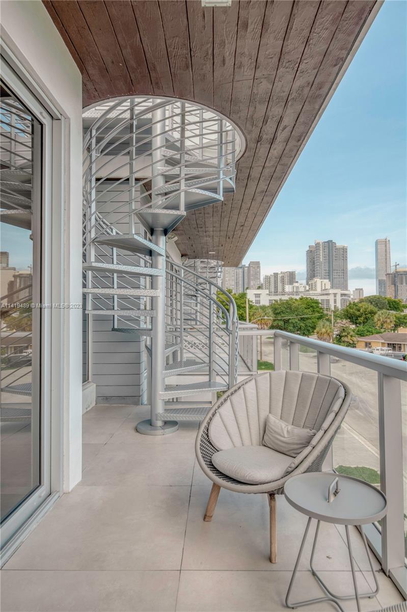 529 SW 11th St Unit: PH302