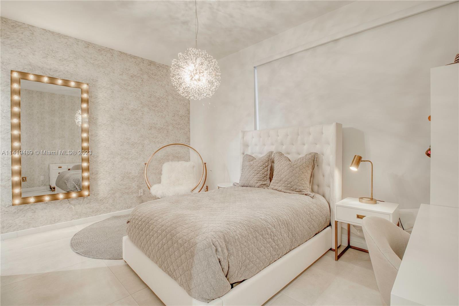 529 SW 11th St Unit: PH302