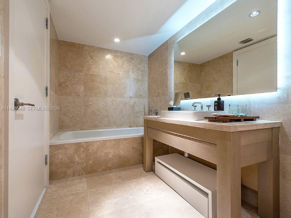 102 24th St Unit: 1006