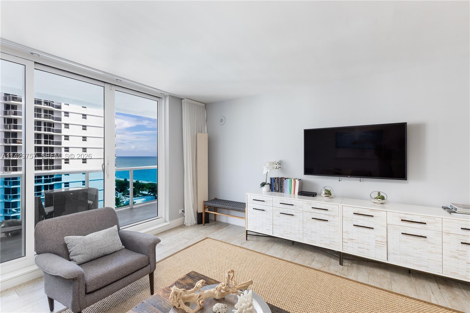 102 24th St Unit: 1013