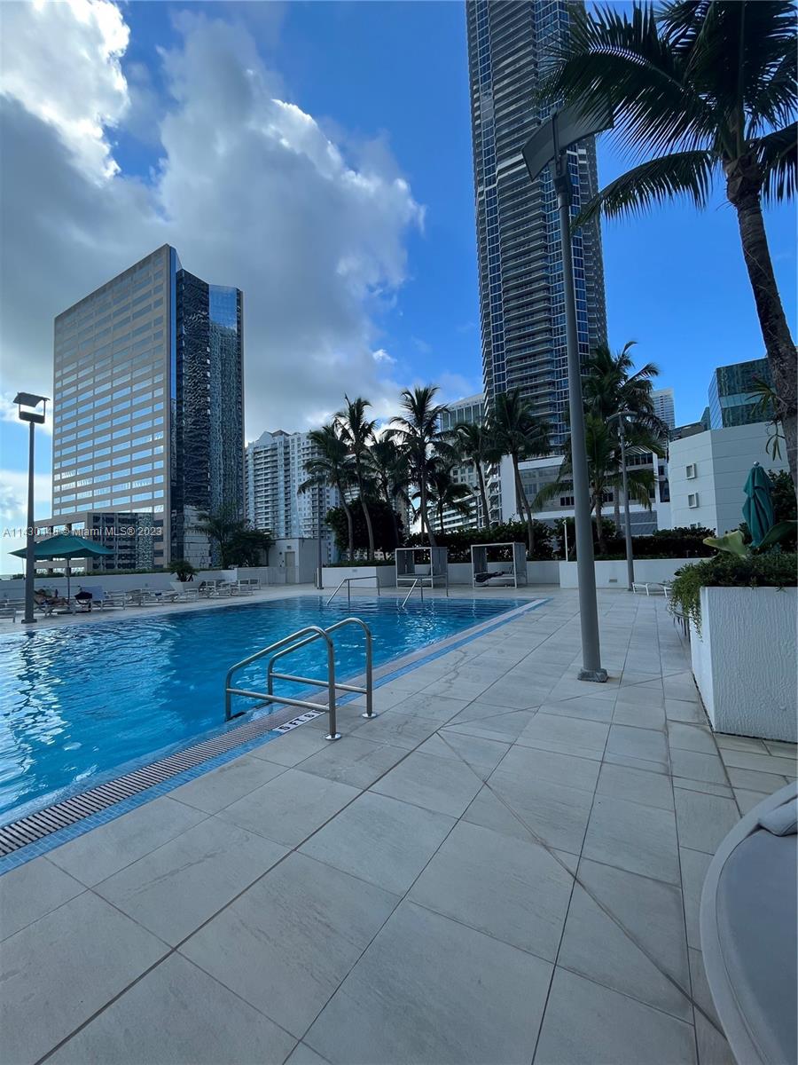 951 Brickell Ave Unit: 3807