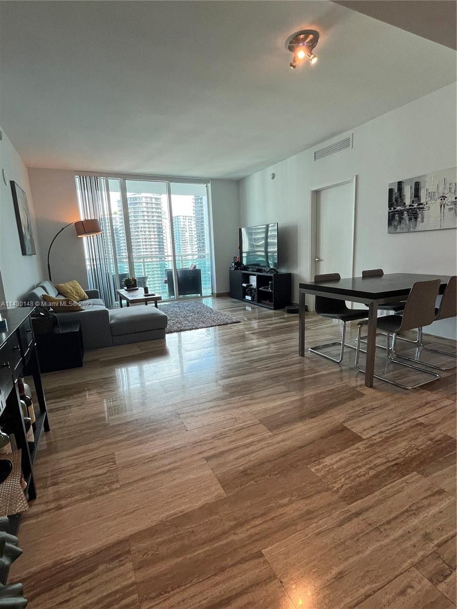 951 Brickell Ave Unit: 3807