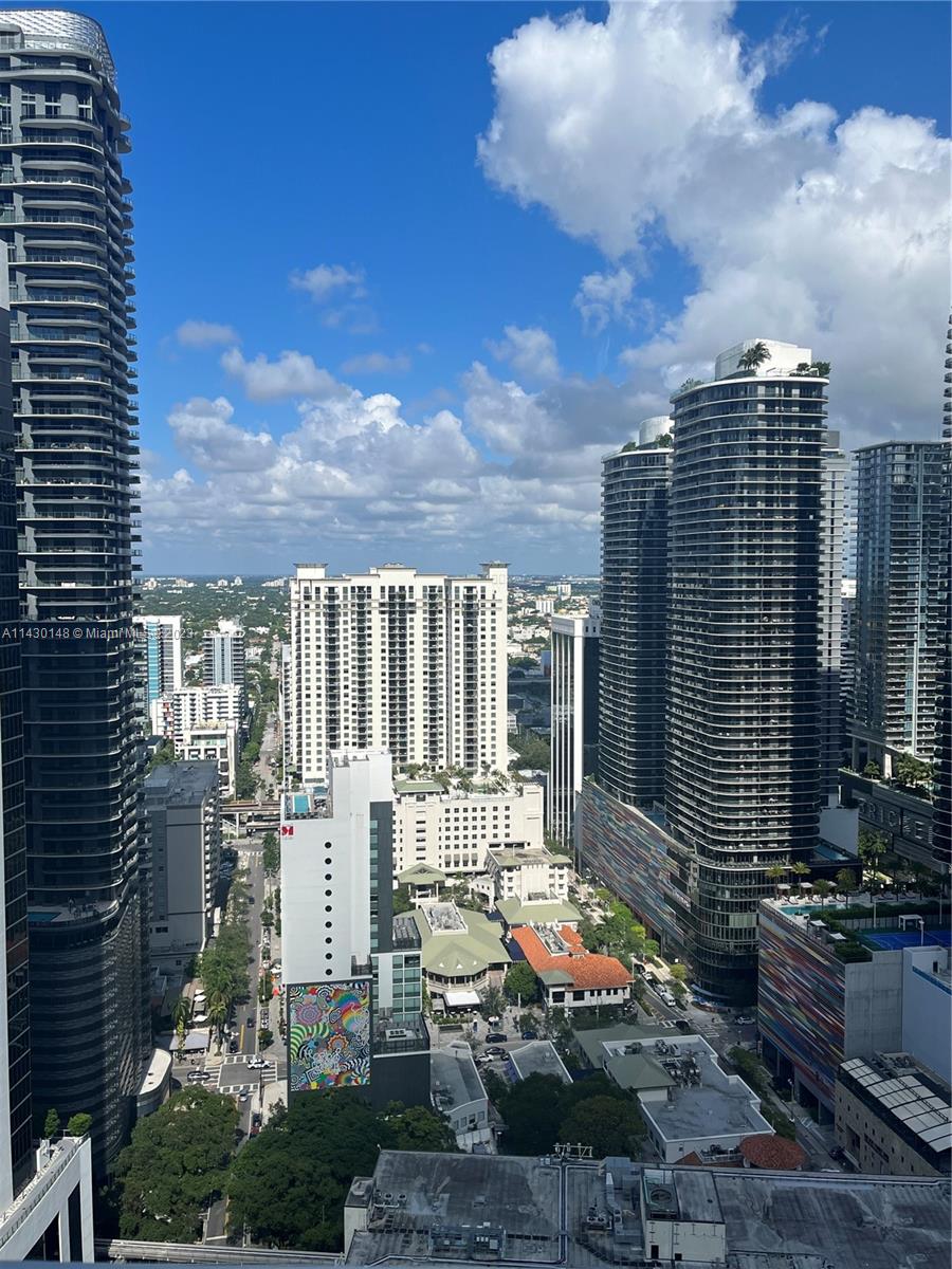 951 Brickell Ave Unit: 3807