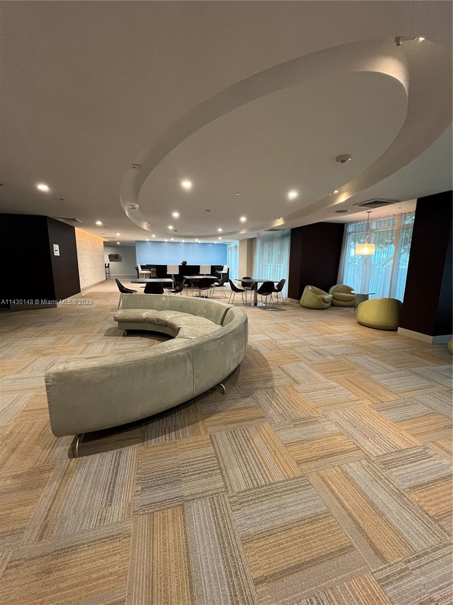 951 Brickell Ave Unit: 3807