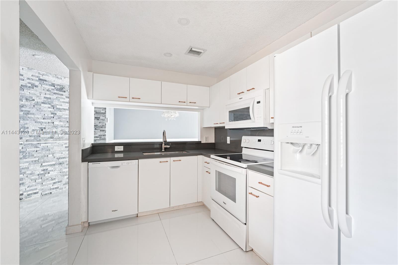 3240 SW 50th St Unit: 3240